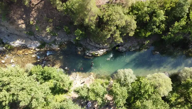 Adana'da Nem Yağmuru! Yaylacılar Serinleme Arayışında Doğal Sulara Yöneldi