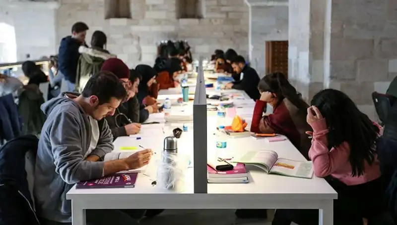 Üniversitelerin Başlangıç Tarihleri Açıklandı: Öğrencileri Neler Bekliyor?