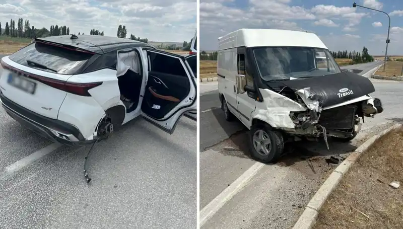 Çorum’da Kafa Kafaya Çarpışan İki Araçta Yaşanan Kaza Detayları