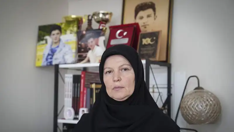 15 Temmuz’un Unutulmaz Şehidi: 16 Yaşındaki Mahir Ayabak’ın Annesinin Yüzündeki Acı