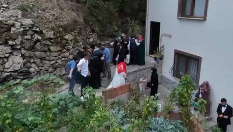 Göz Göze Geldiği Düğün: Kaçış İçin Sadece 10 Saniye Yetti