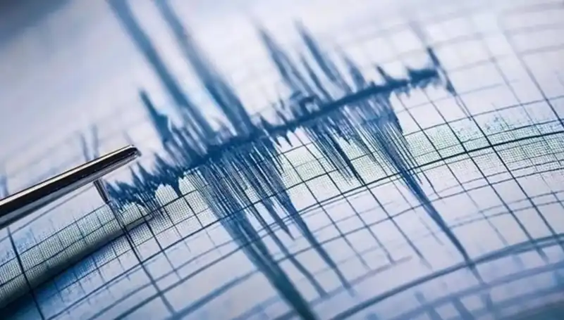 İstanbul'da Deprem! Silivri Açıkları Sarsıldı, Halk Endişeli