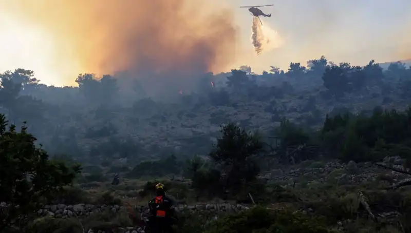 Eğriboz Adası'ndaki Orman Yangını: İki Köy Acil Tahliye Edildi