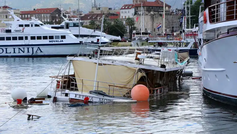 Hırvatistan'da Fırtına Felaketi: Feribot Bir Gemiyi Daha Yuttu
