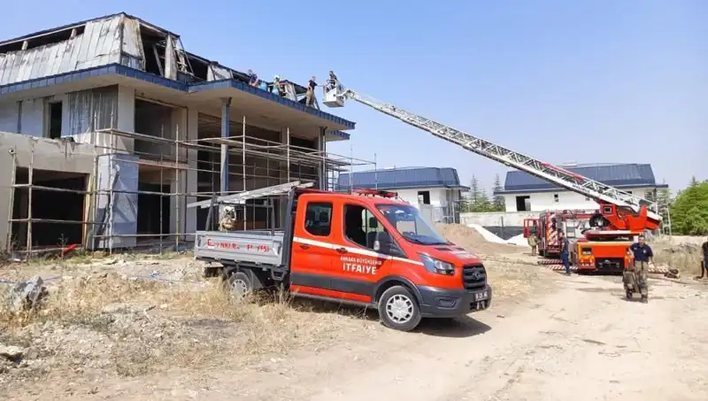 Ankara Gölbaşı'nda Villaların Bulunduğu Alanda Büyük Yangın: İlgili Kuruluşlar Harekete Geçti