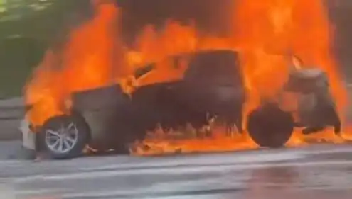 15 Temmuz Şehitler Köprüsü'nde Büyük Kaza: Araç Yangını Panic Yarattı!
