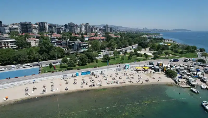 İstanbul'da Sıcak Hava, Caddebostan Sahilini Büyüledi!