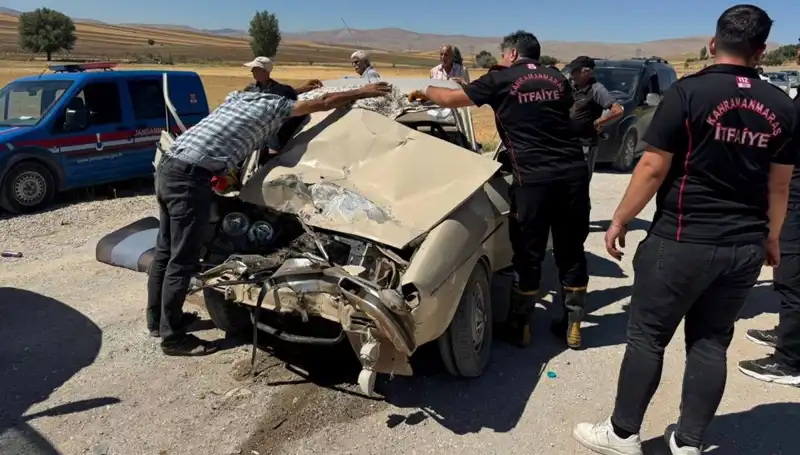 Kahramanmaraş’ta Kamyonet ve Otomobil Çarpışması: 2 Yaralı