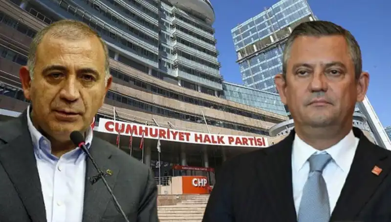CHP'nin Kuruluş Töreninde Özgür Özel Heyecanı ve Sıcak Karşılama
