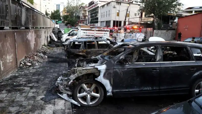 Sanayi Alanında Bekleyen Araçlar Korkunç Yangınla Alev Alev Oldu