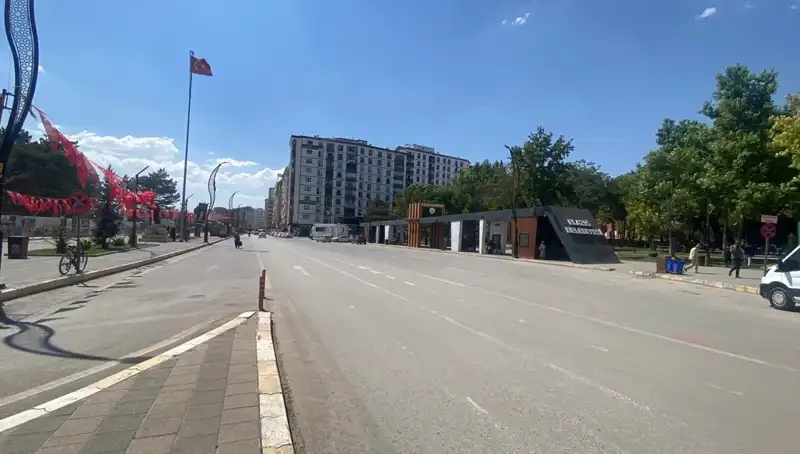 Elazığ'da Sokaklar Neden Boş Kaldı? Şehrin İzolasyonu Neyi İşaret Ediyor?