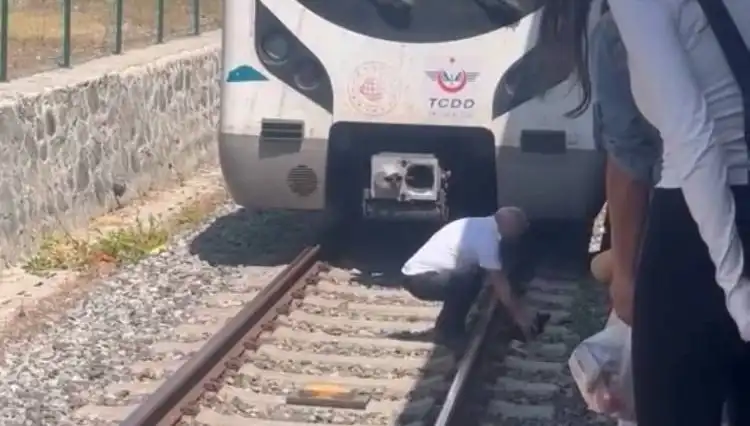 Marmaray'da Kediyi Fark Eden Makinistten Duygulandıran Hareket