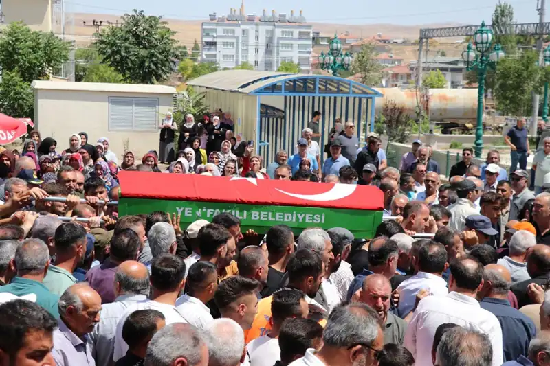 MHP'li Belediye Başkanı Son Yolculuğuna Uğurlandı: Zorunluluk mu, Vefa mı?