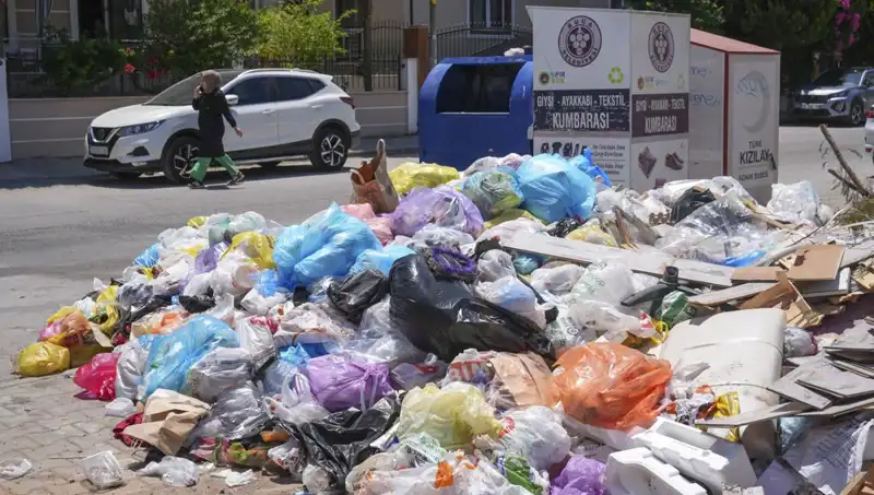 İzmir’de Çöp Yığınları: Temizlik Sorunu Büyüyor mu?