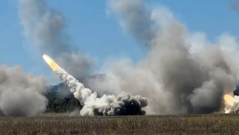 Avustralya'nın En Büyük Askeri Tatbikatında Tarihi An: HIMARS İlk Kez Ateşlendi!
