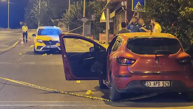 Otomobil Saldırısı: Kurşun Yağmuru İki Can Aldı, Beş Kişi Yaralandı
