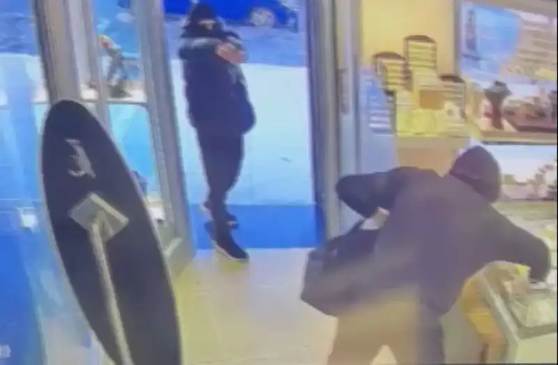 Ümraniye'de Maskeli Soygun Girişimi: Şoke Edici Detaylar!