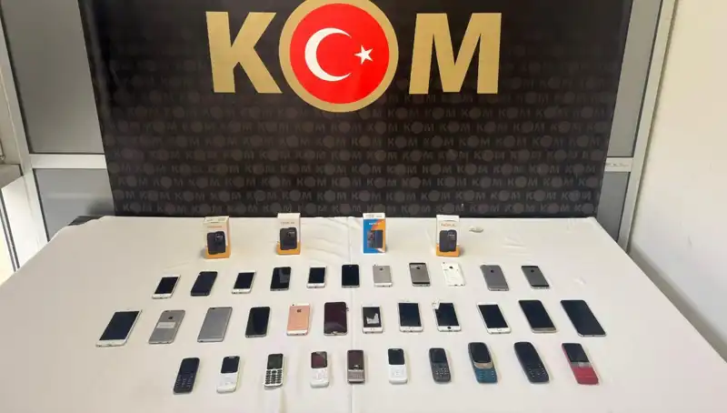 Gümrük Kaçağı Cep Telefonları Operasyonu: 37 Cihaz Ele Geçirildi