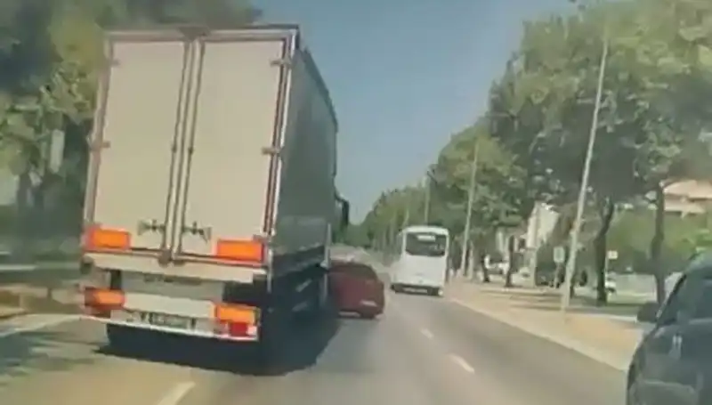 Bursa'da Trafik Kazası: Kaza Anı ve Olayın Ardındaki Kör Nokta Sorunu
