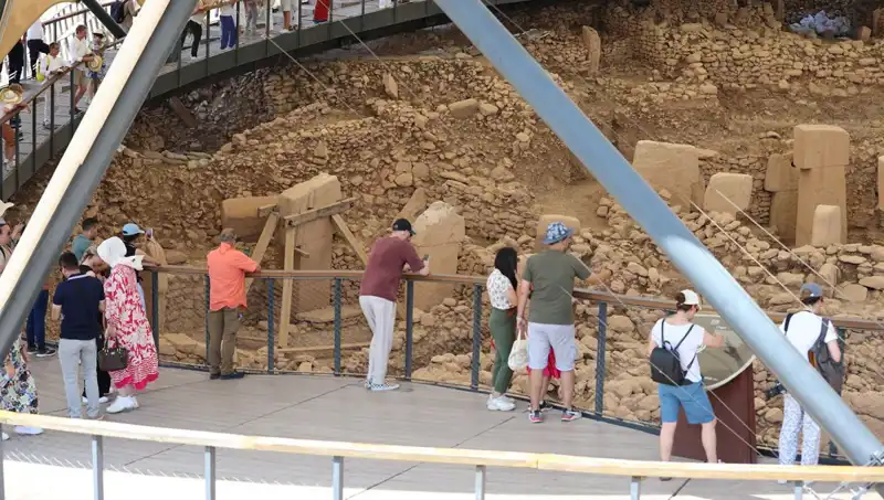 Göbeklitepe'deki Ziyaretçi Yoğunluğu: Tarihin Sıfır Noktası Herkesi Büyülüyor