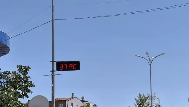 Sıcak Havaların Etkisi: Bir İlçede Termometreler 38 Dereceyi Gördü!