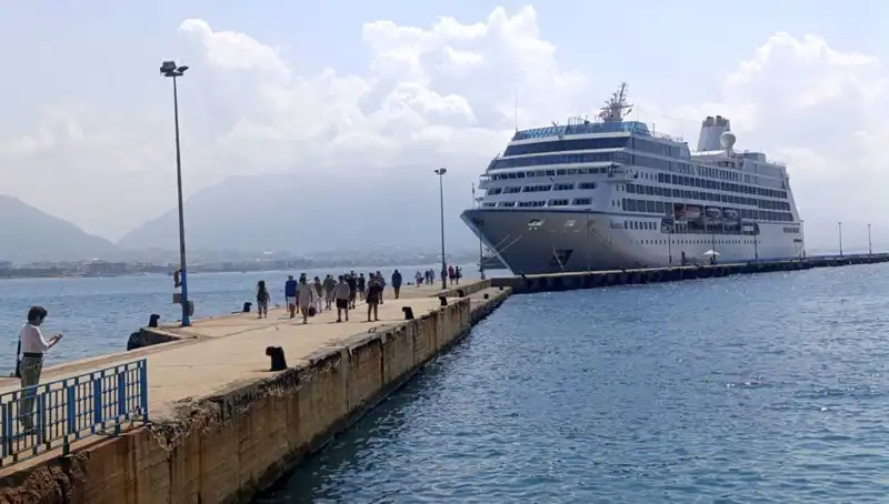 Alanya, Düşük Fiyatlı Kruvaziyerlerle ABD'li Turistleri Ağırlıyor