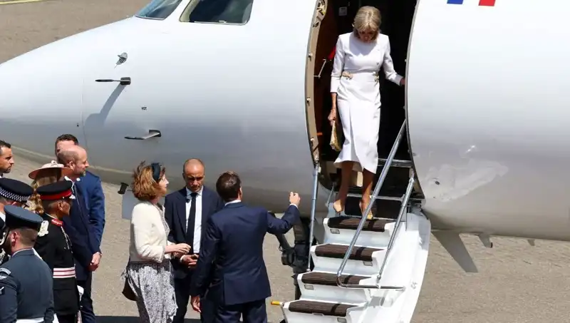 Macron Ailesinde Kriz: Elini Uzattığı Eşi Tarafından Görmezden Gelindi